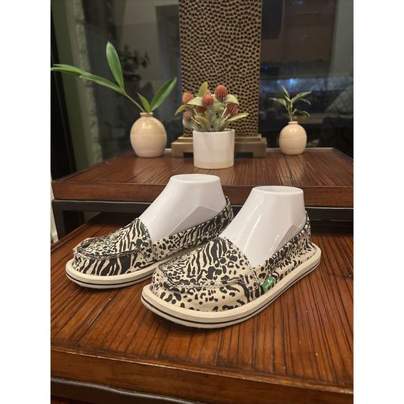 SANUK WOMEN’S SIZE 6 SHORTY LEPPATYGA ANIMAL ZEBRA SLIP ON SHOES NEW RARE - Picture 1 of 7